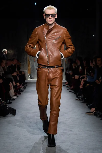 Look 15